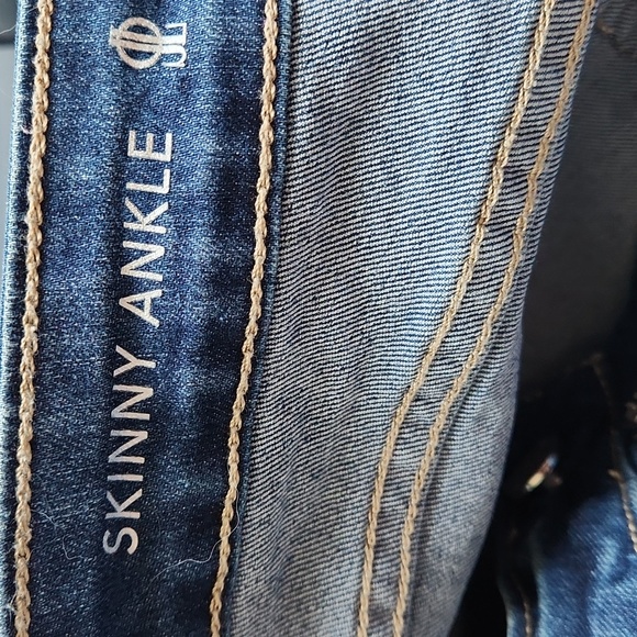 Jennifer Lopez ~ Skinny Ankle Jeans Size 8 - Picture 5 of 6